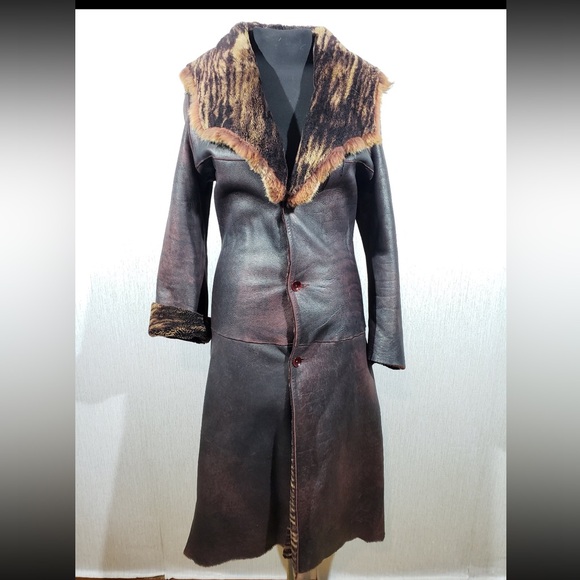 Woman’s Vintage Two-Sided Sheepskin Coat - Picture 3 of 11